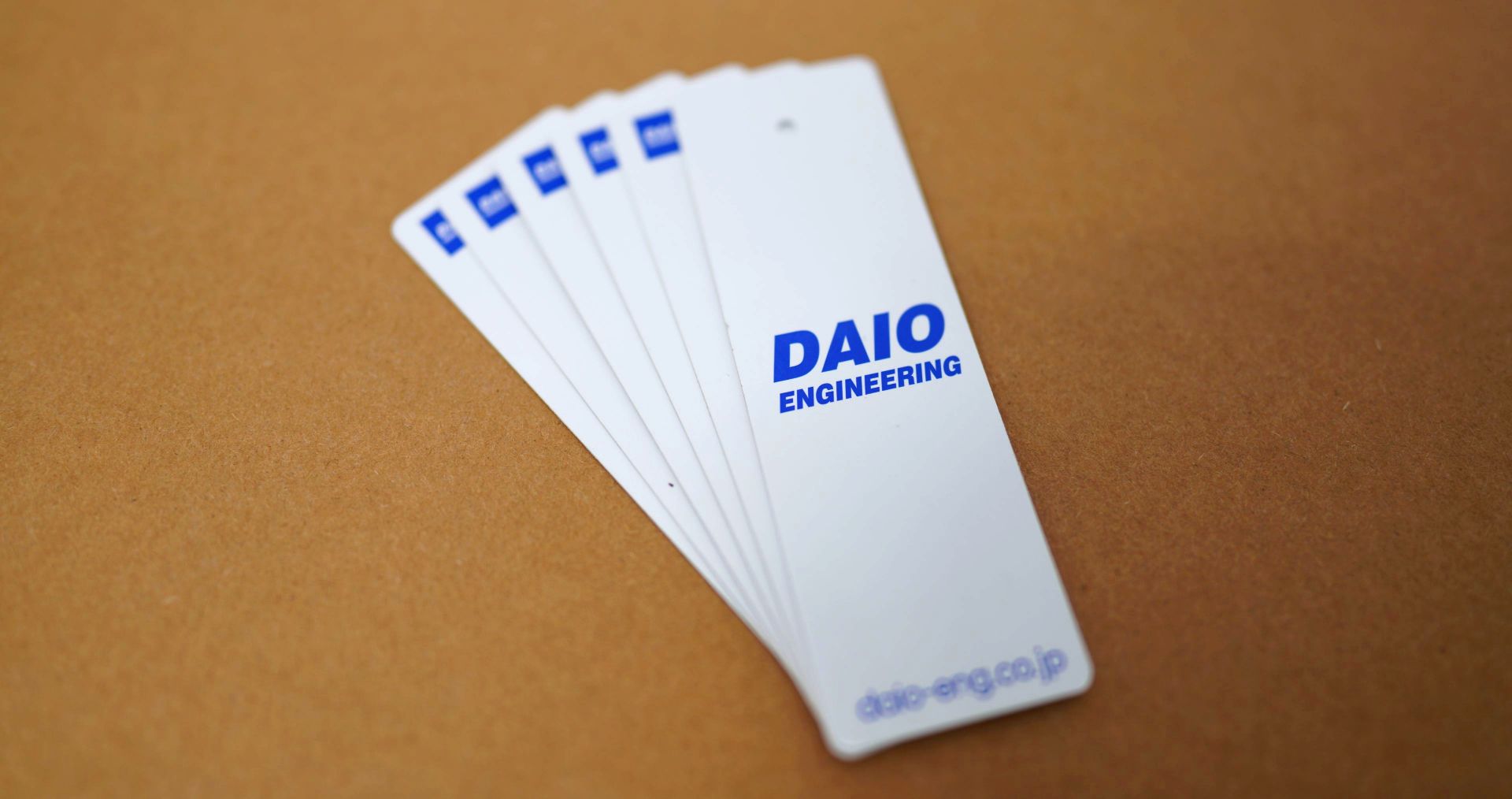 Speema UHF tag with Daio logo print
